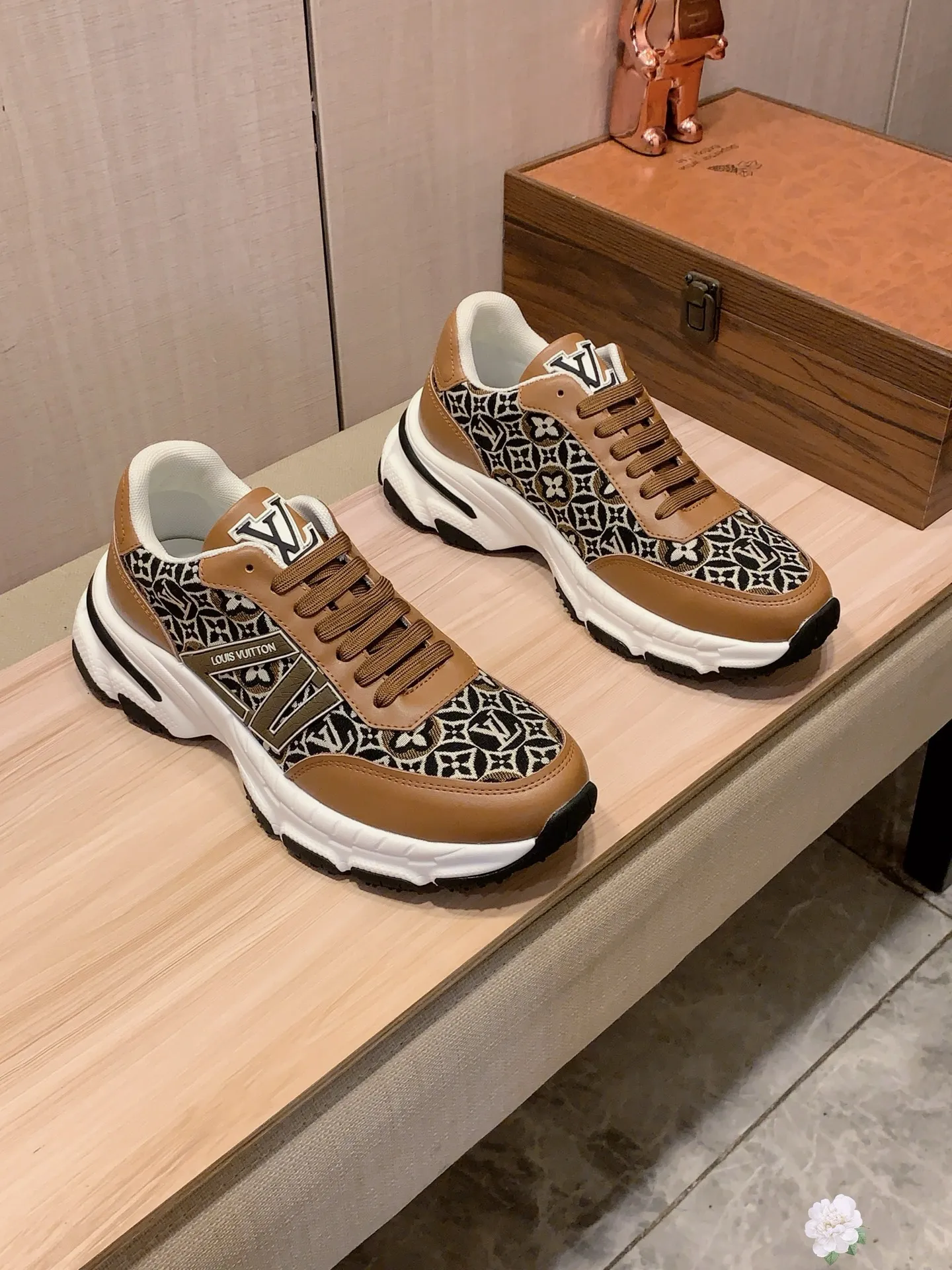 Men's Men's Shoes 💰460💰💰🎩🎩[Lightning][Lightning] "Lv*" The latest and most popular casual shoes, top brands [Seduce] Luxury ~ Purchasing Agency, Top ~ Quality. [Strong] The upper is made of imported breathable cowhide with material ➕ breathable sheepskin feet (•) and fine workmanship. The original stylish and stylish soft rubber wear-resistant and non-slip outsole is light and comfortable on the feet. The real thing looks better when photographed in person. 111: code: 38-44, 3️⃣ colors selected
